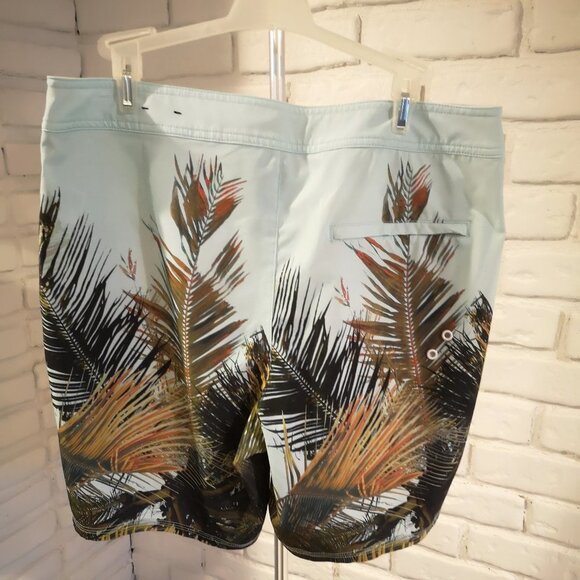 American Eagle Outfitters Men's Size Medium Palm Leaf Pattern Shorts - Picture 2 of 9